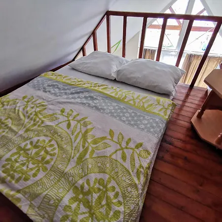 Napospart 33 بالاتوليلّي